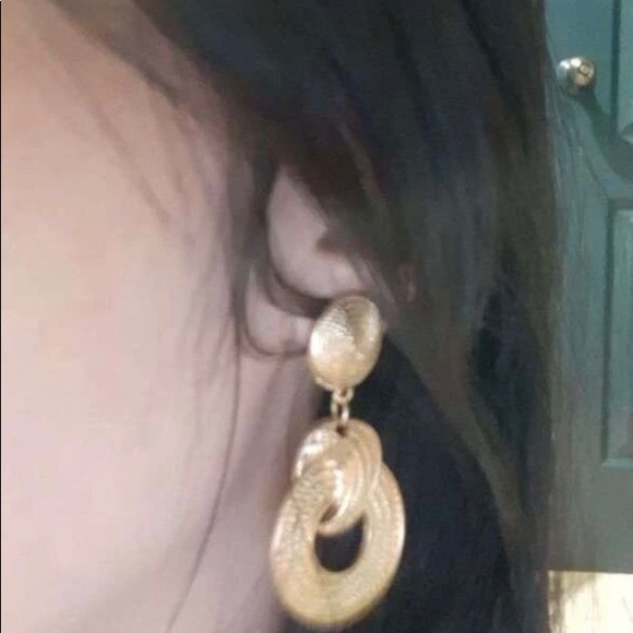 1 pair textured metal, round drop earrings, metal color gold - Picture 7 of 7